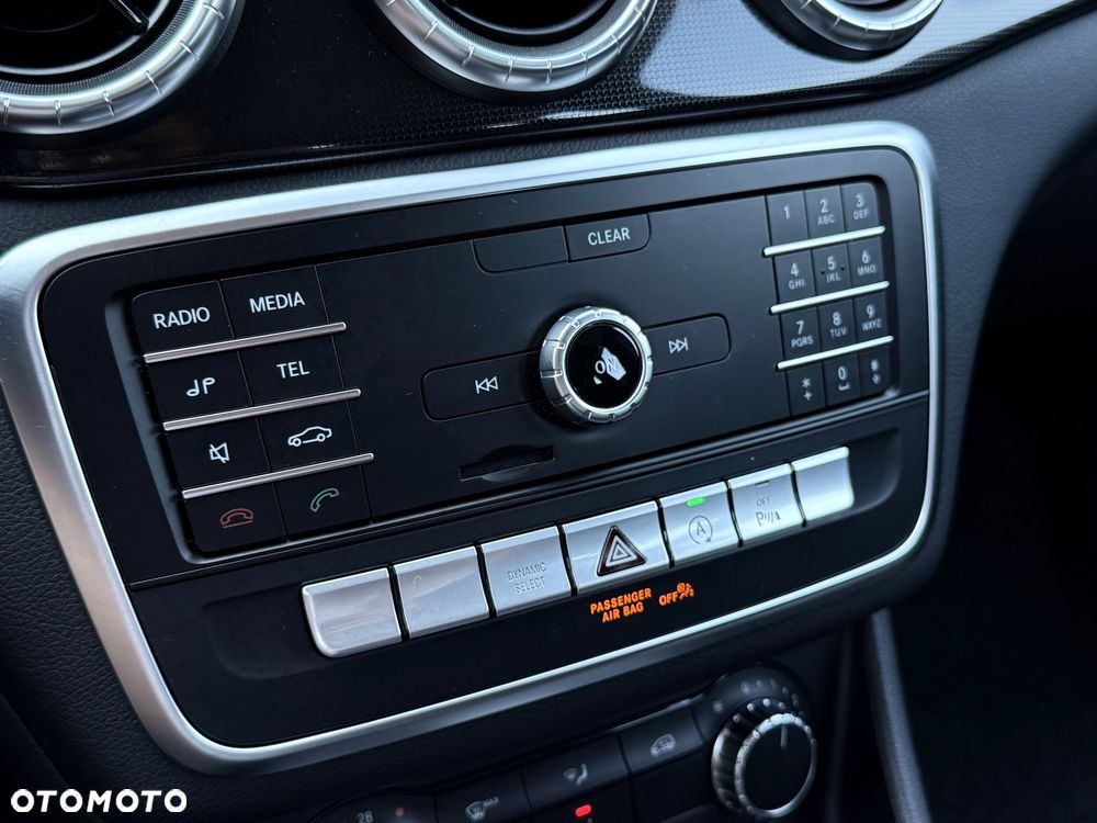 Mercedes-Benz CLA 180 7G-DCT - 28