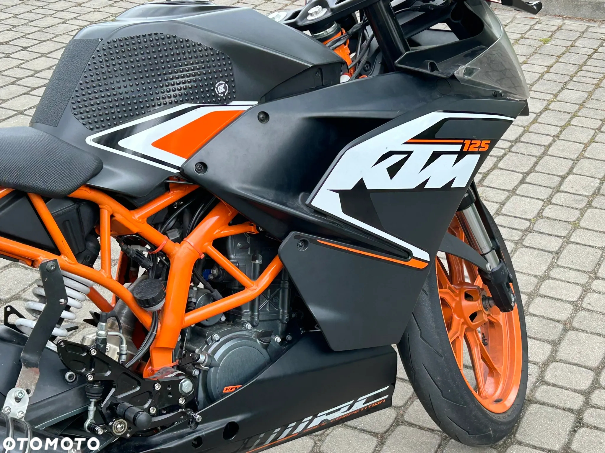 KTM RC 125 - 12