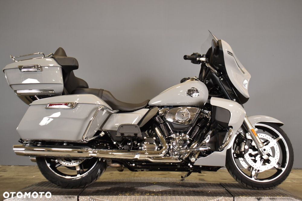 Harley-Davidson Touring Street Glide - 2