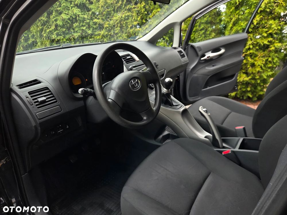 Toyota Auris 1.4 D-4D Terra - 17