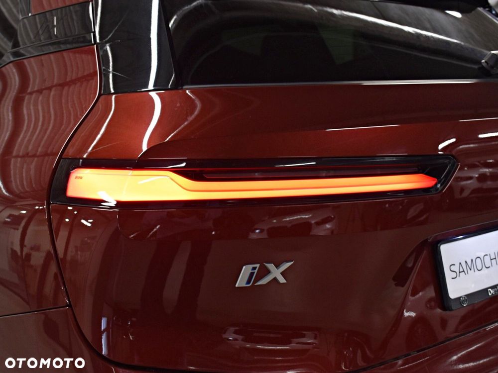 BMW iX xDrive40 76.6kWh Signature - 32