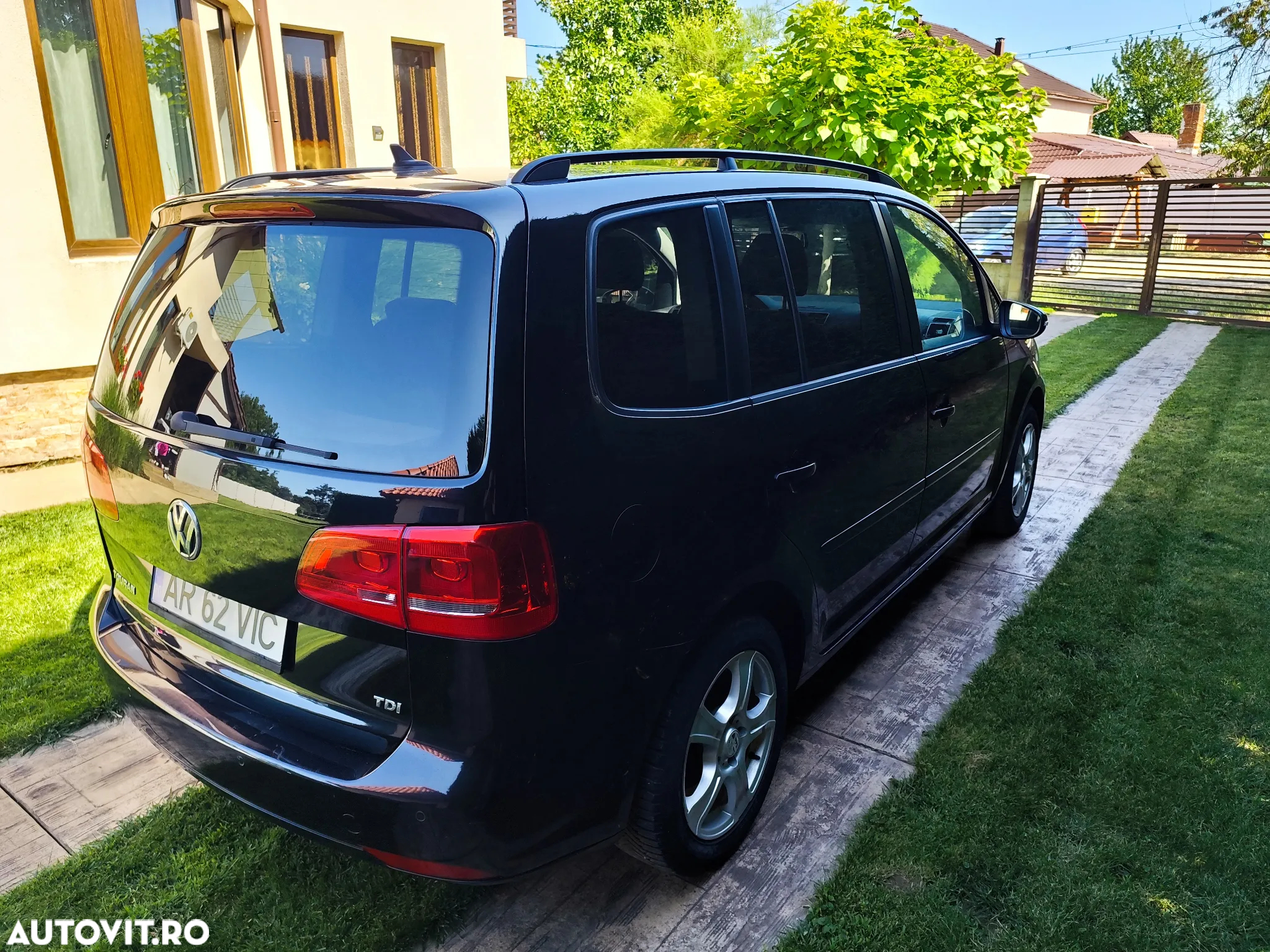 Volkswagen Touran Cross 1.6 TDI DSG - 9