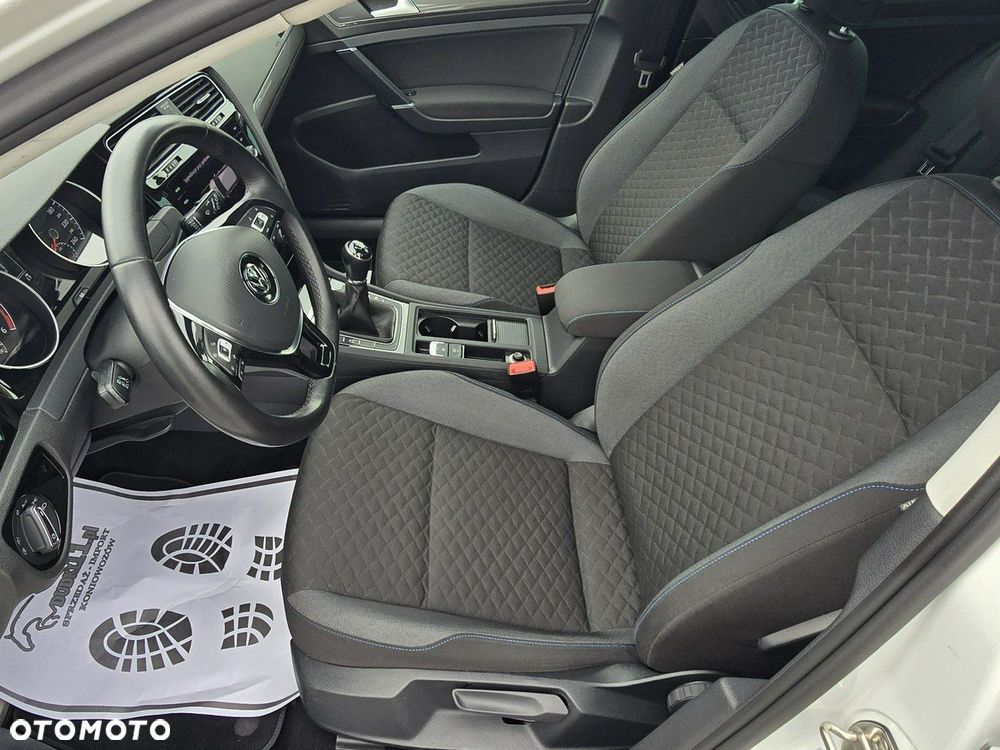 Volkswagen Golf - 16