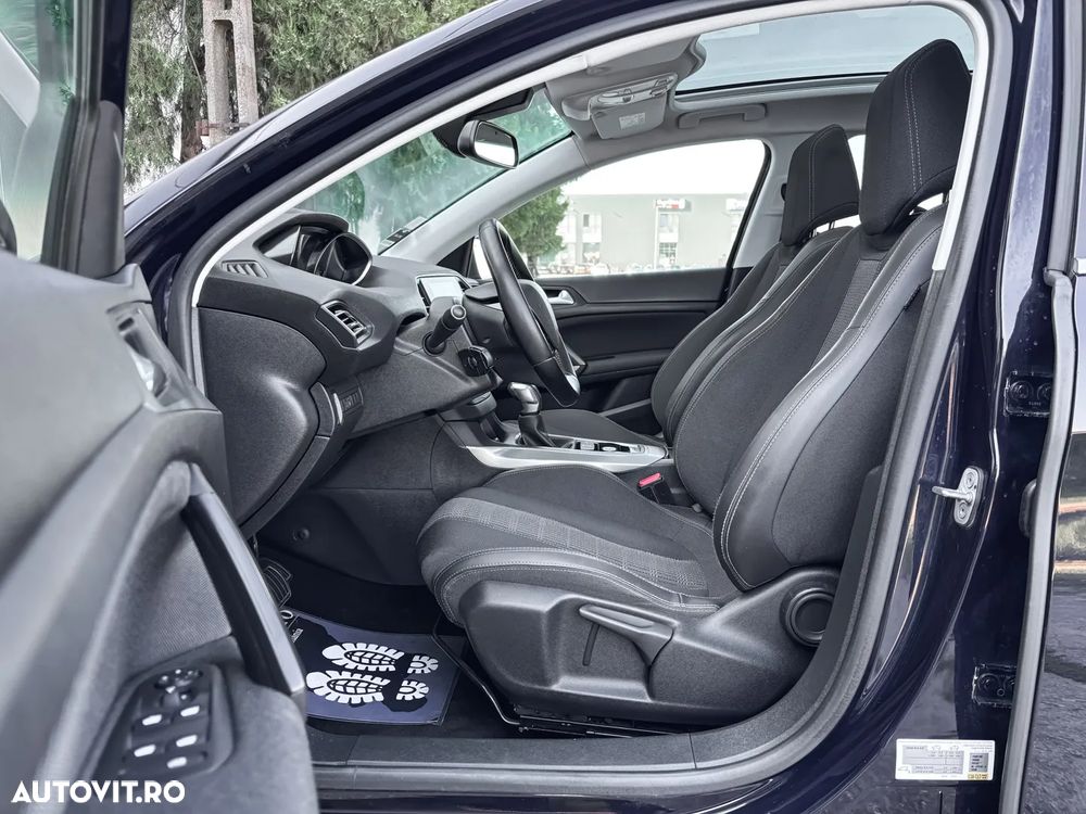 Peugeot 308 - 8