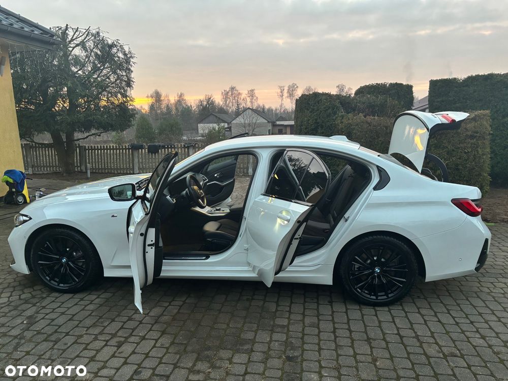 BMW Seria 3 330i xDrive - 38