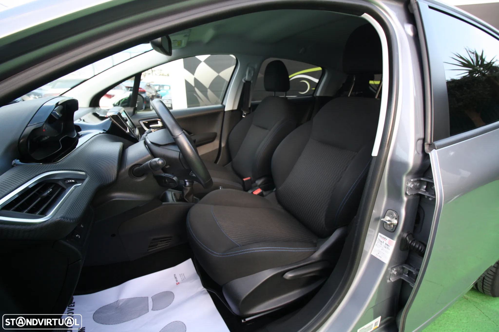Peugeot 208 1.5 BlueHDi Signature - 14