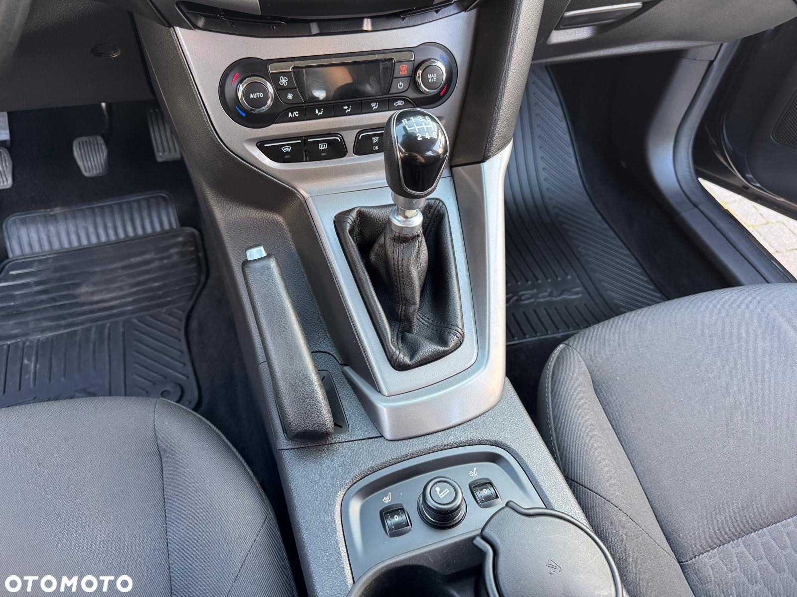 Ford Focus 1.6 TDCi DPF Champions Edition - 10