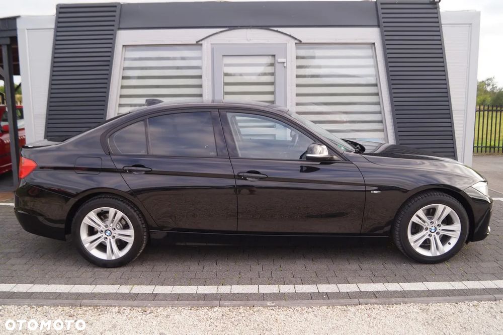 BMW Seria 3 328i xDrive Sport-Aut Sport Line - 40
