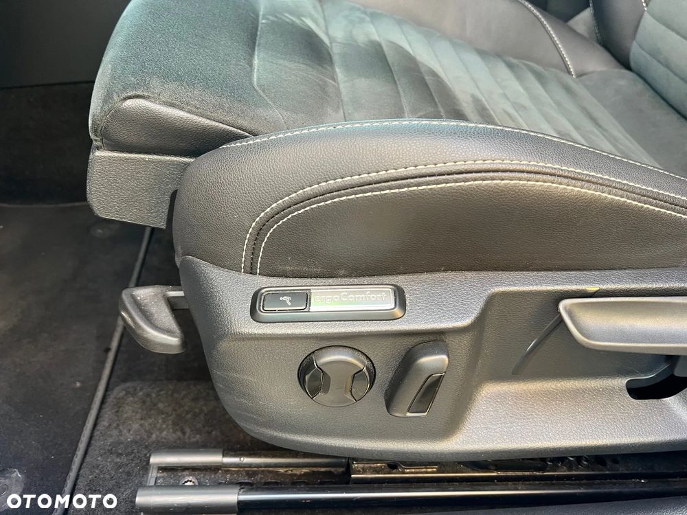 Volkswagen Passat 2.0 TDI Elegance DSG - 28