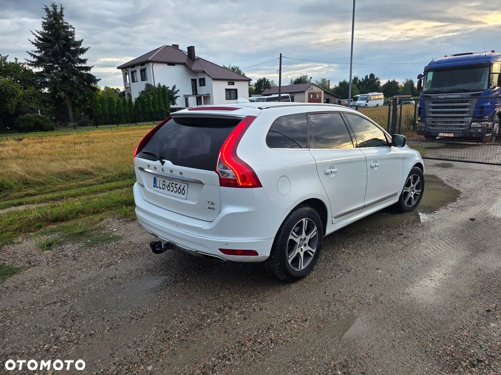 Volvo XC 60 T6 AWD R-Design Momentum - 4