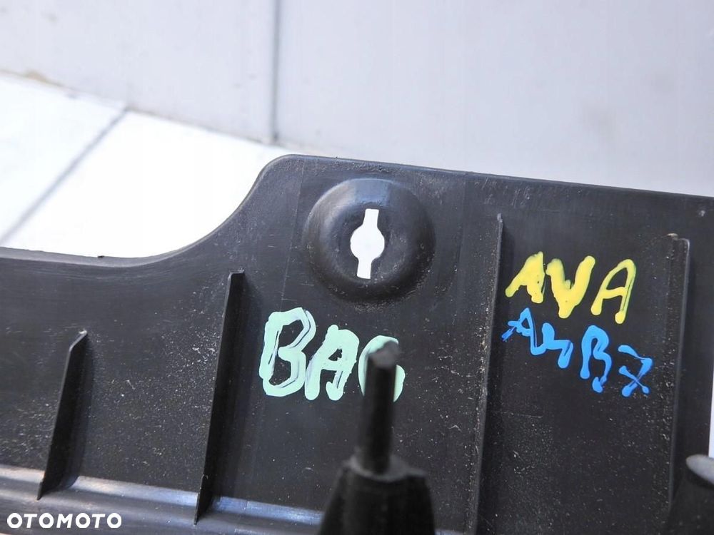 OSŁONA PASA TYLNEGO TYŁ AUDI A4 B7 AVANT 8E9864483C - 2