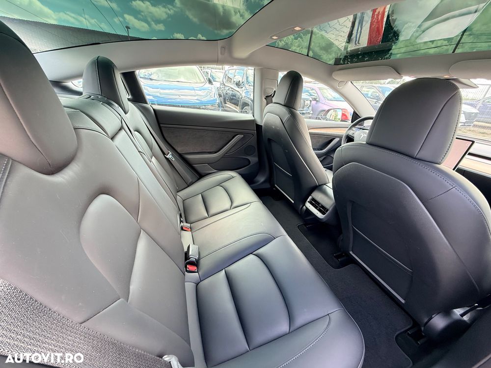 Tesla Model 3 - 9