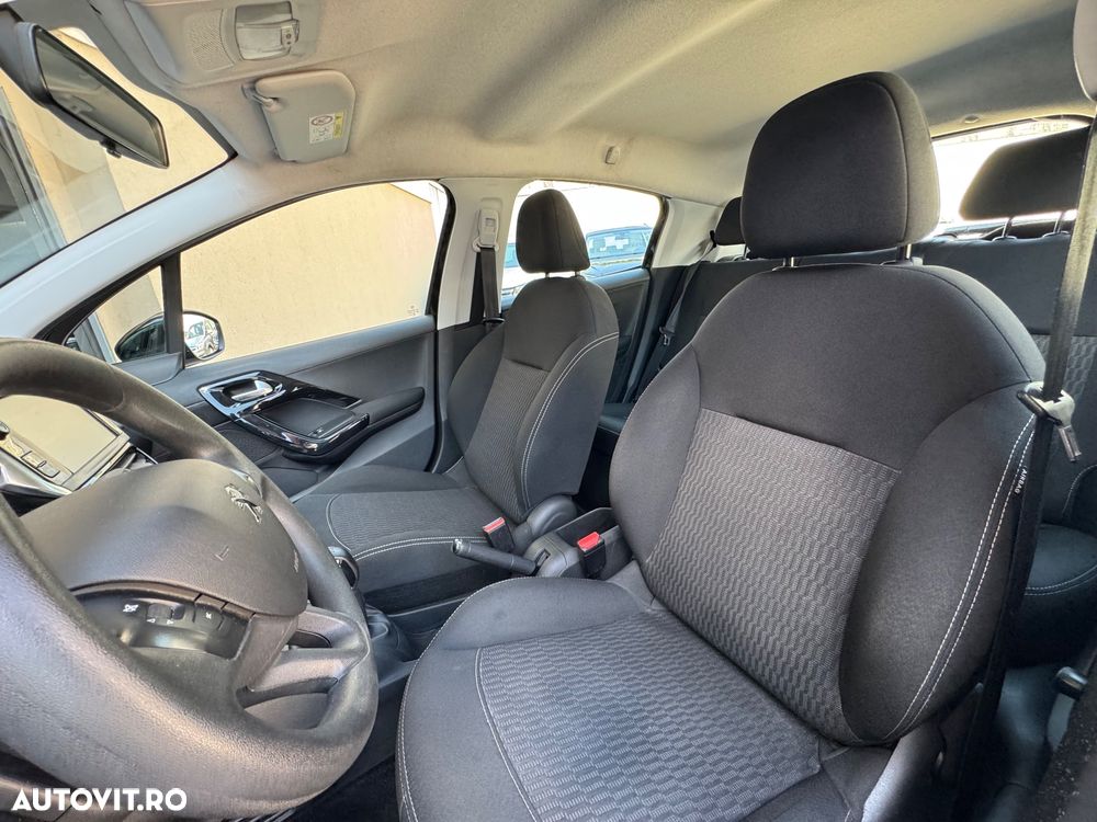 Peugeot 208 82 PureTech Style - 10