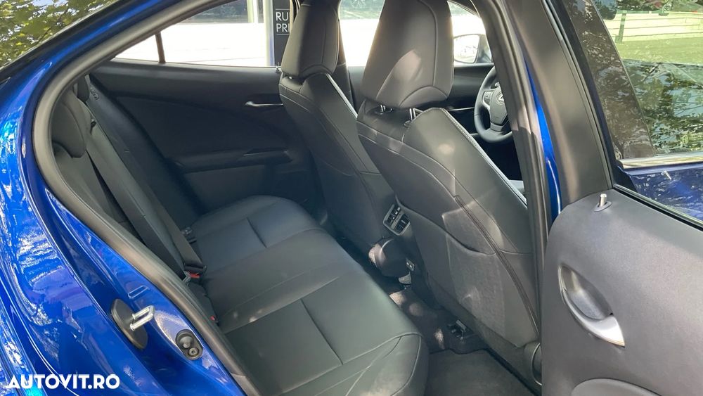 Lexus UX 300h AWD CVT HEV Business - 8