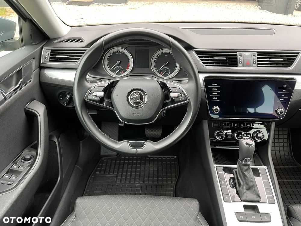 Skoda Superb 2.0 TDI SCR Ambition DSG - 9