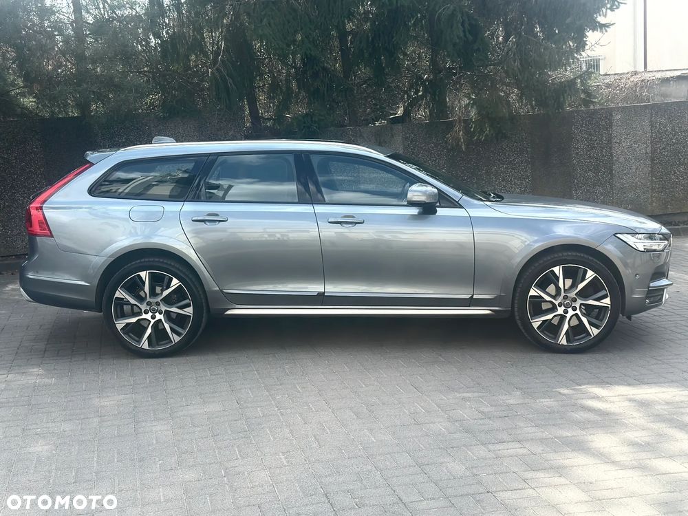 Volvo V90 Cross Country D5 AWD Pro - 4