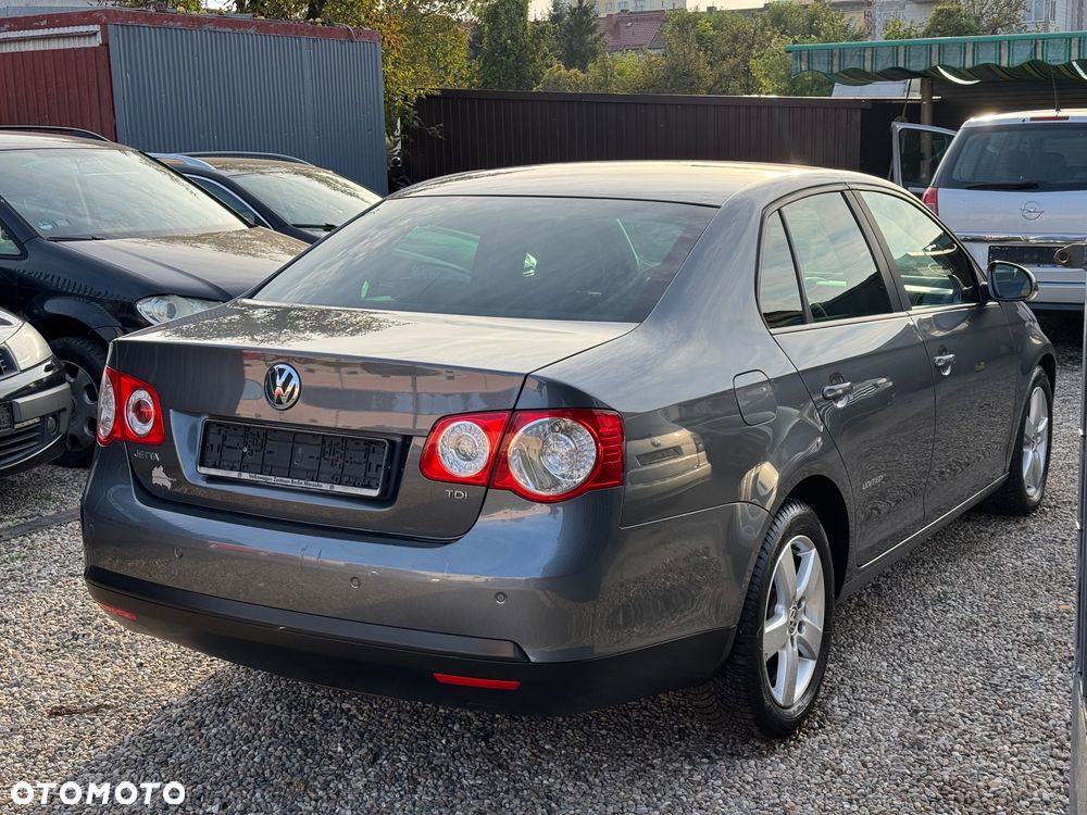 Volkswagen Jetta - 5