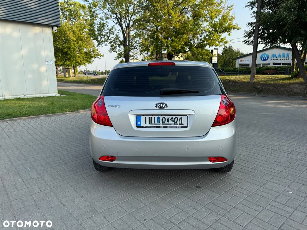 Kia Ceed - 8