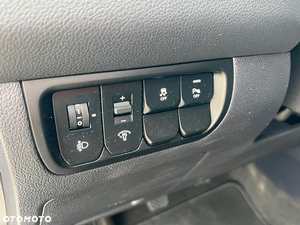 Kia Rio 1.2 Dream Team Edition - 28