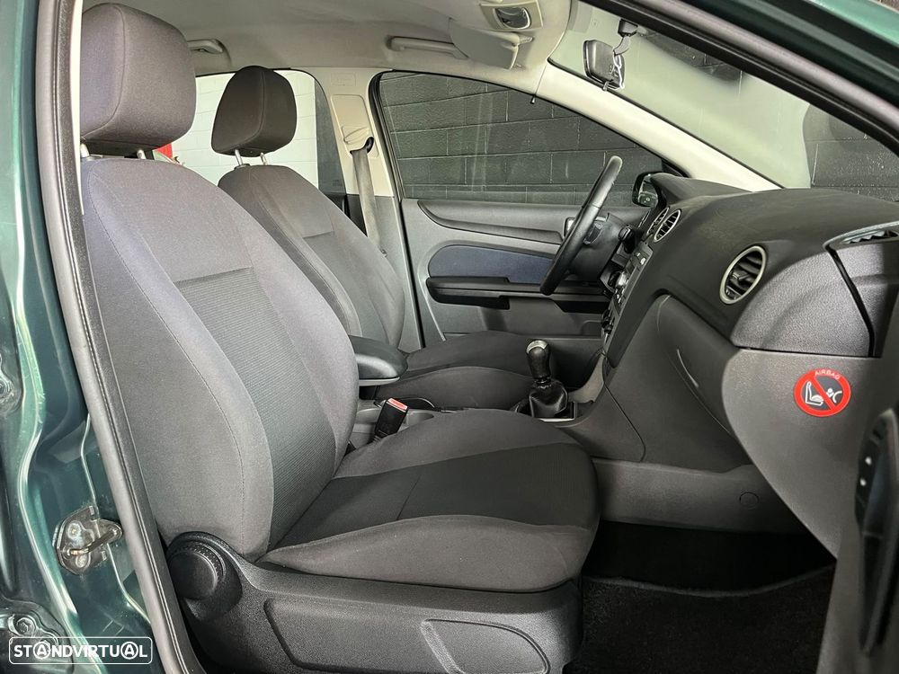 Ford Focus 1.4 16V Sport - 11