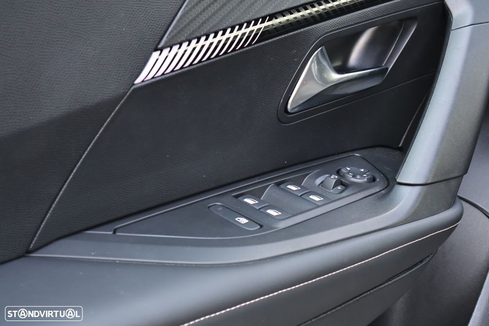 Peugeot e-2008 54 kWh Allure - 17