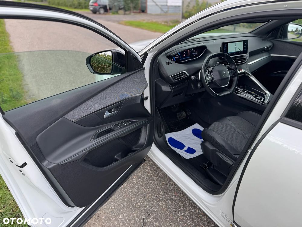 Peugeot 3008 1.5 BlueHDi Allure Pack S&S EAT8 - 26
