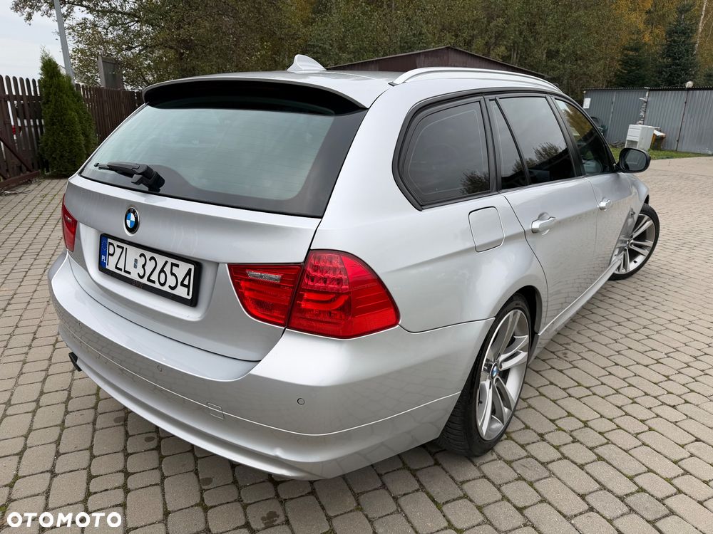 BMW 3 Series 2010 photo 3