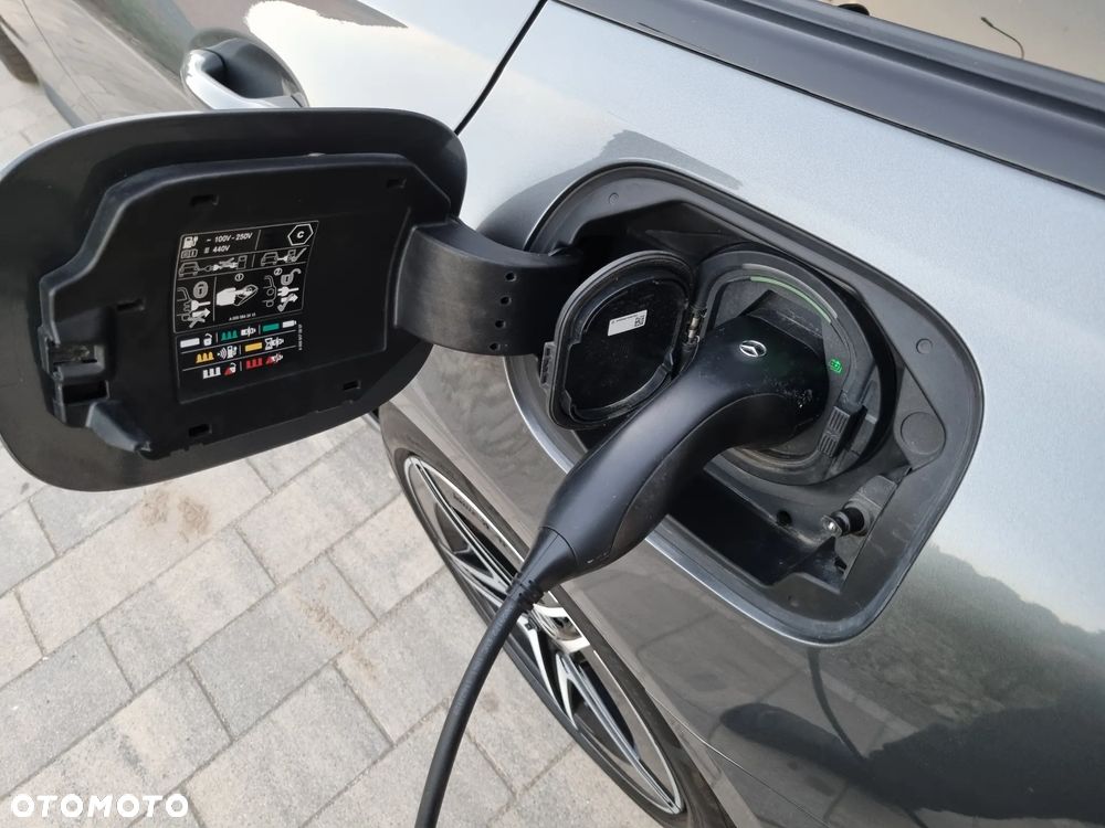 Mercedes-Benz Klasa C 300 e PHEV AMG - 36
