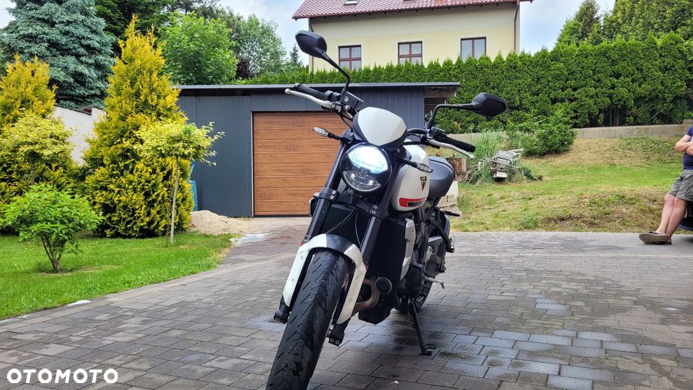 Triumph Trident - 7