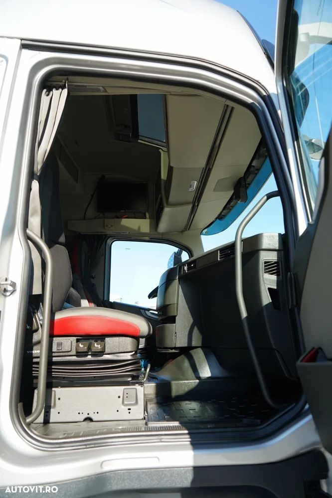 Volvo FH 460 / 7.3 M CORTINĂ / MEGA / I-PARK COOL / PUNTE RIDICABILĂ ȘI DIRECȚIE / PODEA REZISTENTĂ / - 33