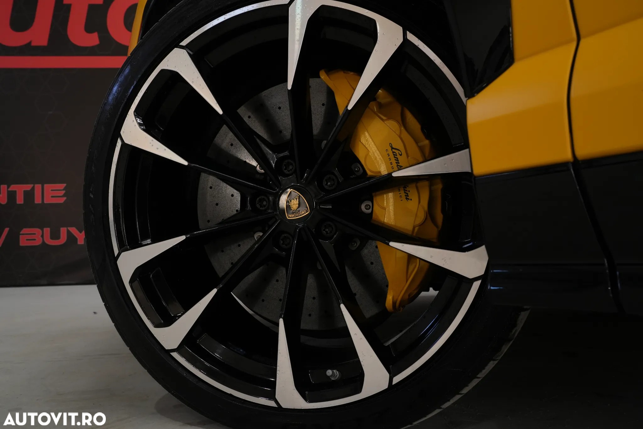 Lamborghini URUS Standard - 29