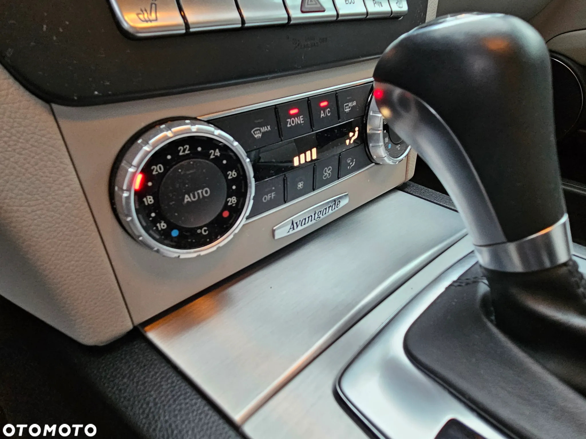 Mercedes-Benz Klasa C 180 BlueEFFICIENCY 7G-TRONIC Avantgarde - 12