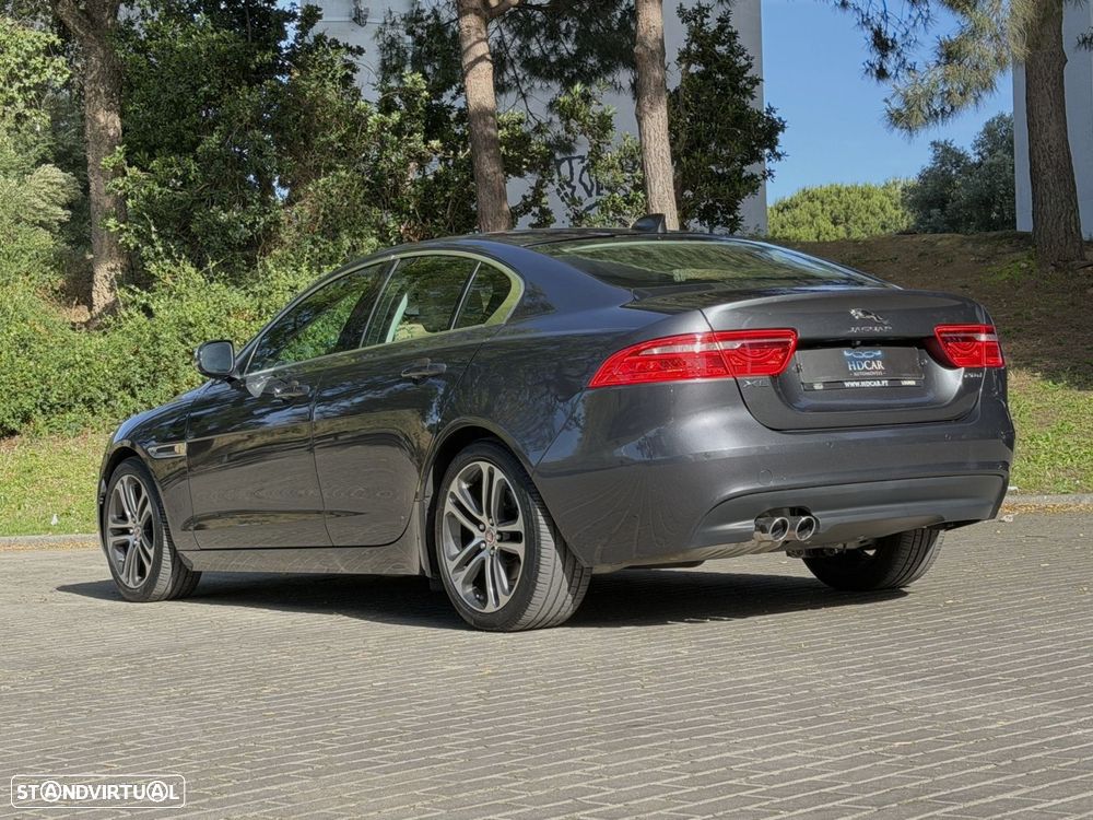 Jaguar XE 2.0 D Prestige Aut. - 3