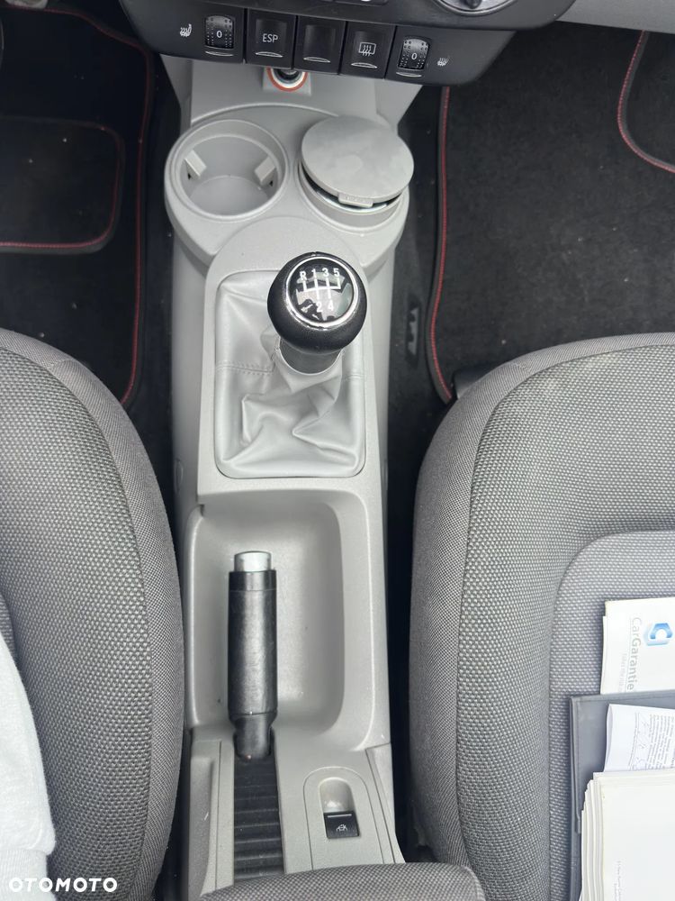 Volkswagen New Beetle - 14