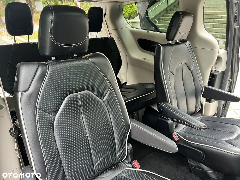 Chrysler Pacifica - 20
