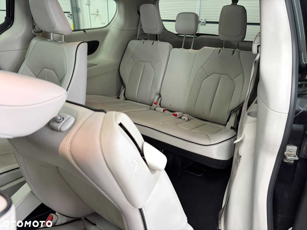 Chrysler Pacifica - 26