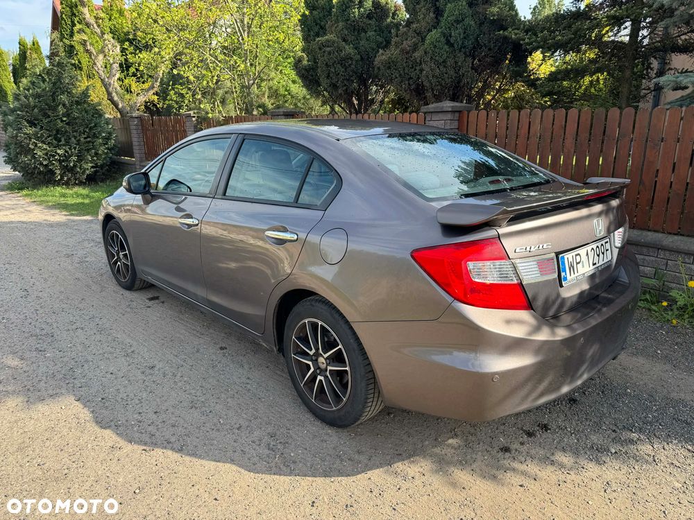 Honda Civic 1.8 Executive - 11