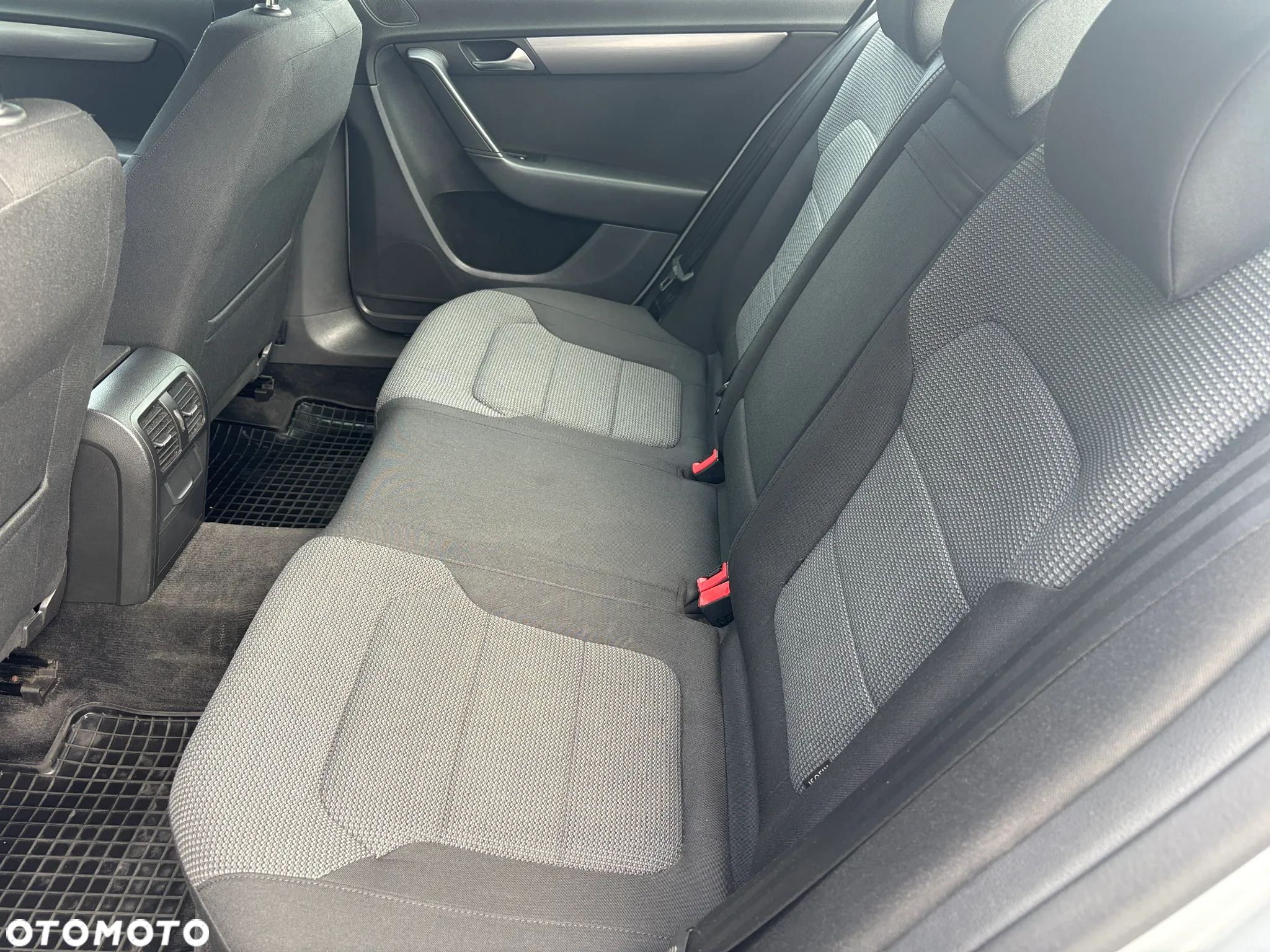 Volkswagen Passat 2.0 TDI DPF Comfortline - 16
