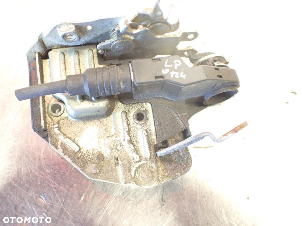 ZAMEK LEWY PRZÓD DRZWI MERCEDES W124 E300 2.3 - 5