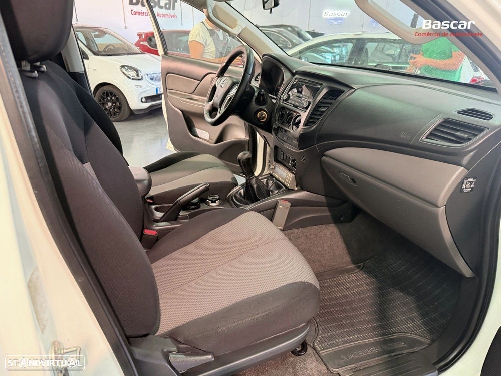 Mitsubishi L200 2.4 DI-D CD Invite CC 4WD - 12