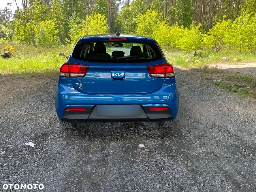 Kia Rio 1.2 L - 8
