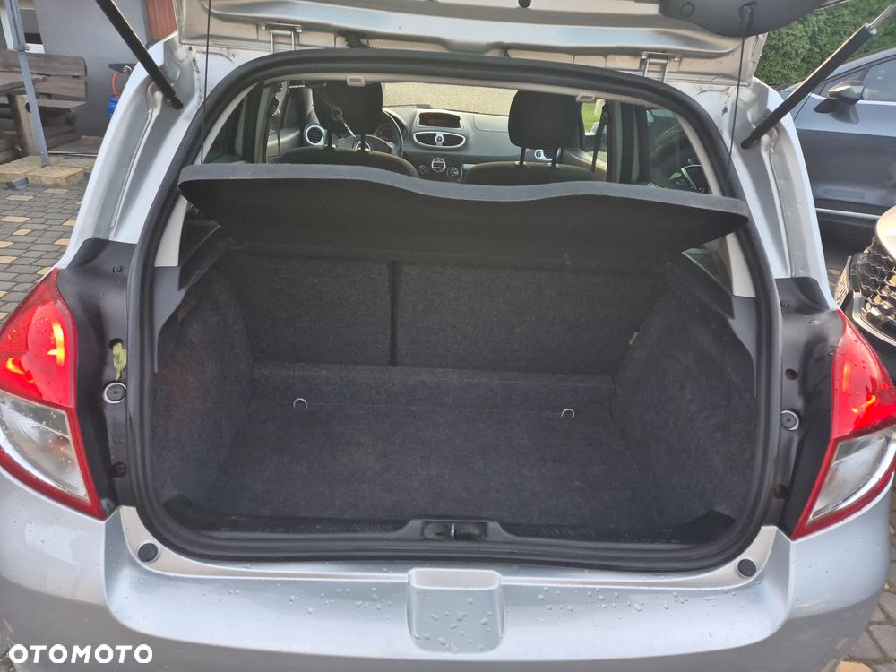 Renault Clio 1.2 16V 75 Expression - 11
