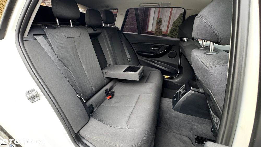 BMW Seria 3 316d Luxury Line EU6 - 28