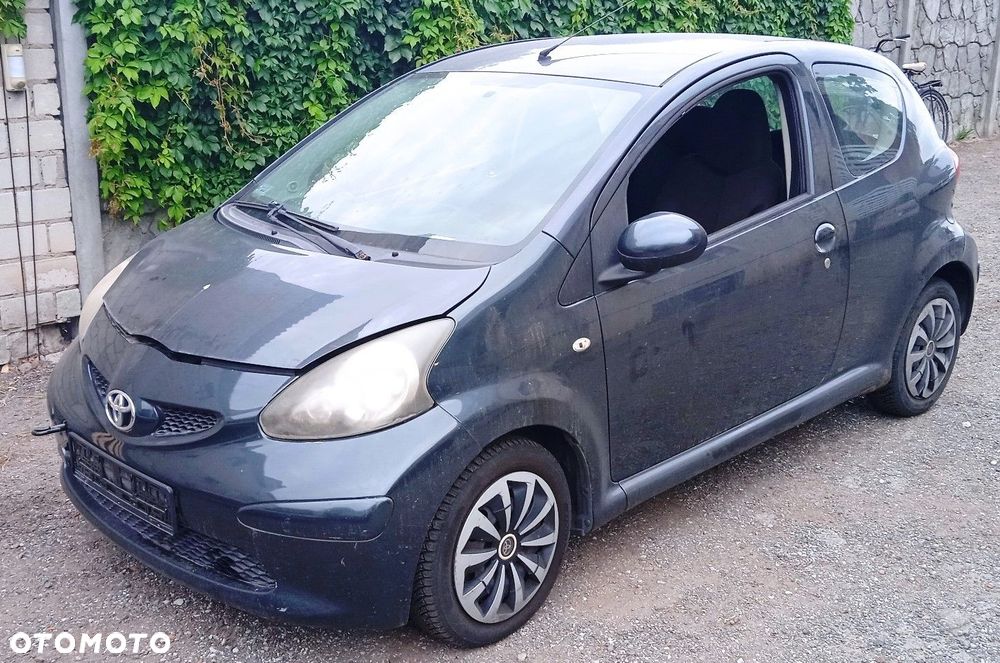 Na części Toyota Aygo lak. 1E0 silnik skrzynia maska zderzak drzwi klapa szyba fotel kanapa lusterko - 1