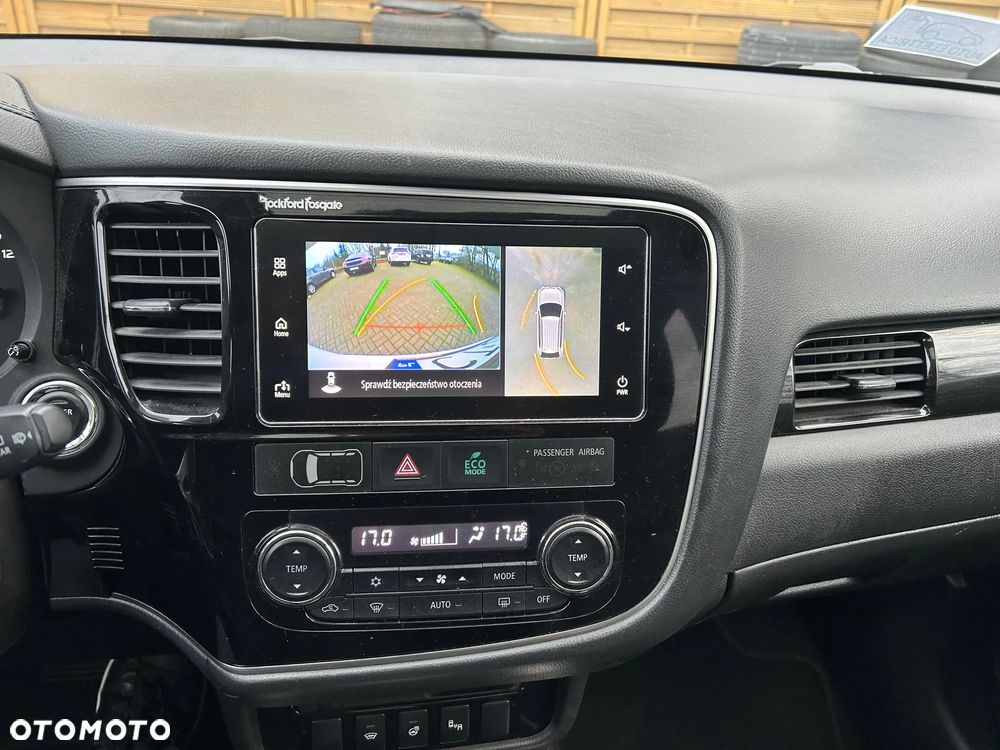 Mitsubishi Outlander 2.0 4WD Top - 24