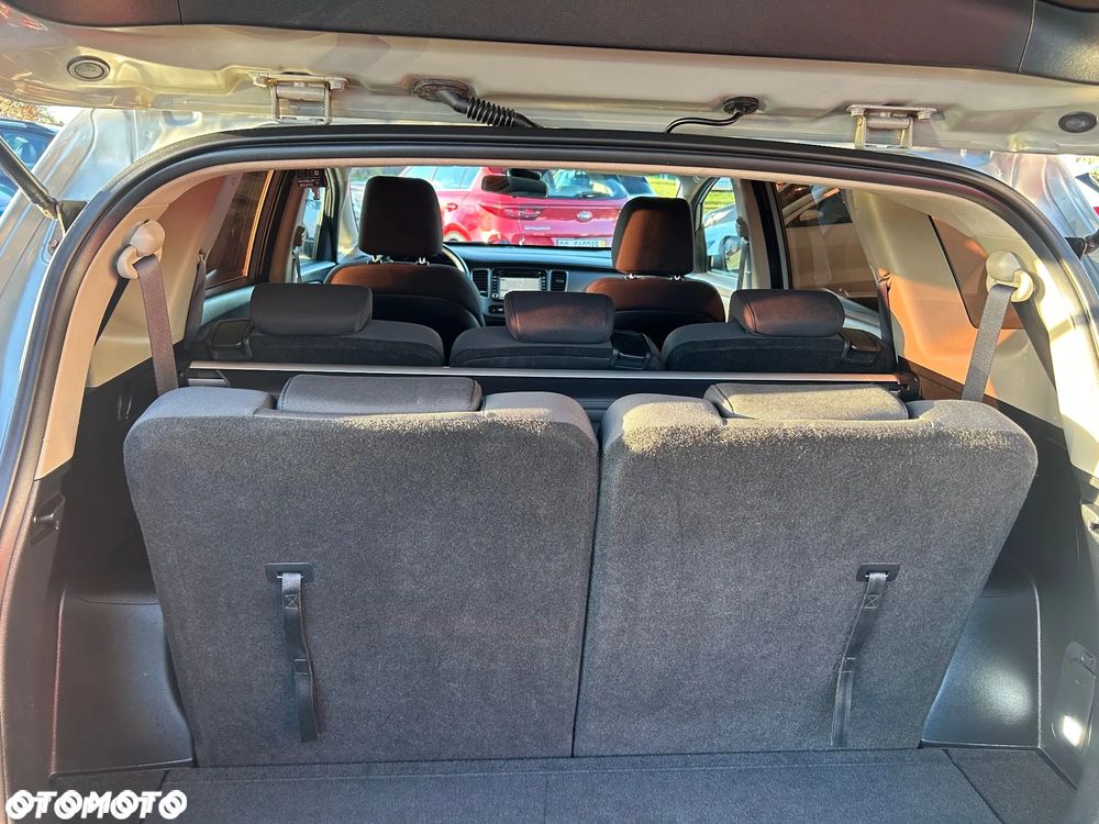 Kia Carens 1.6 GDI Attract - 18