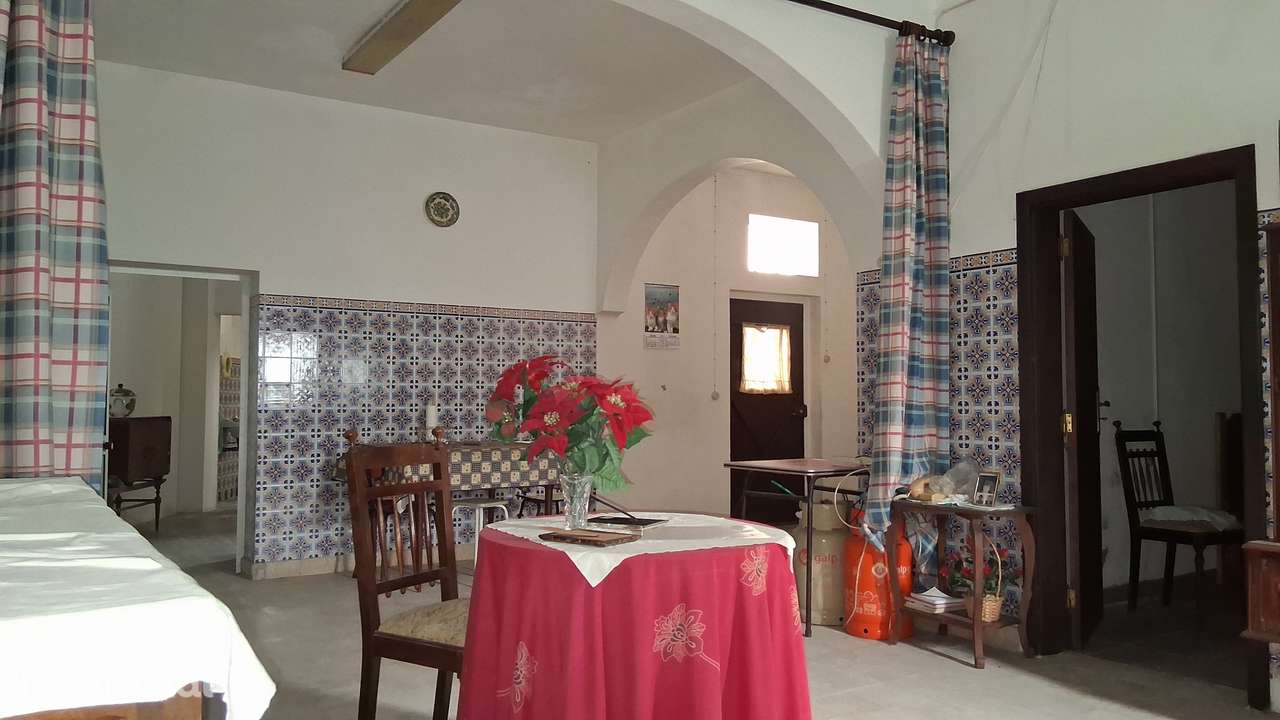 Moradia com Quintal, Garagem e Anexos no Coração de Coruche – Santarém - Grande imagem: 4/24