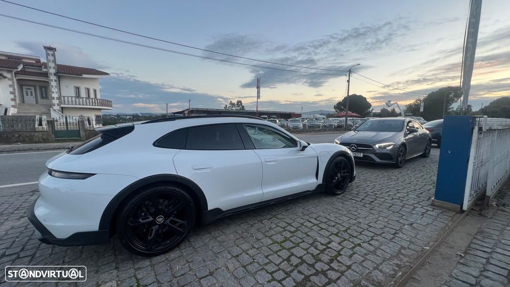 Porsche Taycan Cross Turismo 4 - 2