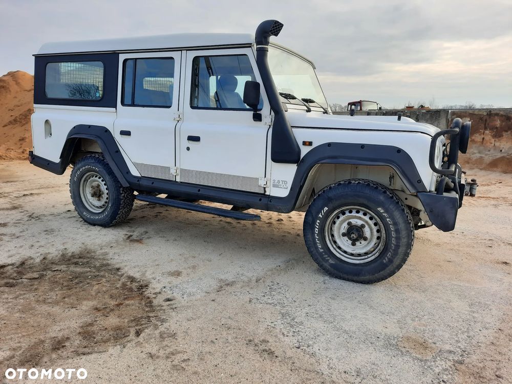 Land Rover Defender - 1