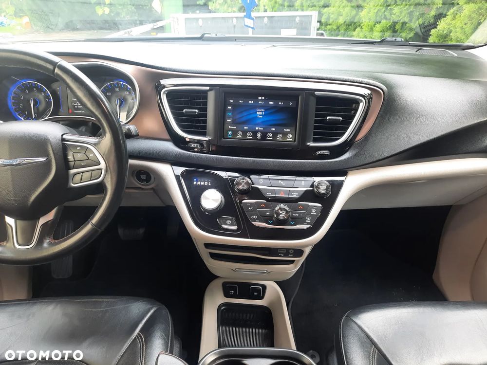 Chrysler Pacifica - 9